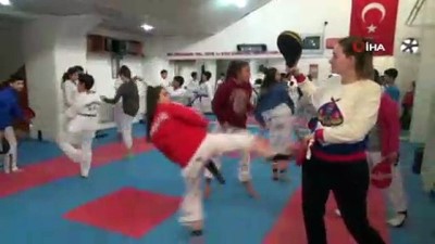 Siirtli taekwondocuların tek hedefi ay-yıldızlı bayrağı göndere çekmek 