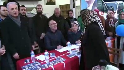tesbih -  Türk bayrağı isteyen ihtiyar teyzeyi makam otomobili ile evine gönderdi  Videosu