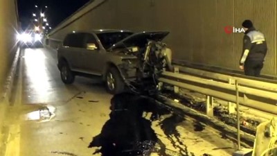 direksiyon -  Alkollü sürücü bariyerlere daldı: 2 yaralı  Videosu