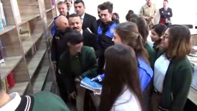 emniyet muduru -  Bursa polisinden Yüksekovalı öğrencilere kitap desteği  Videosu