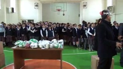 futbol okulu -  Elazığ'da 10 ilçedeki okullara spor malzemesi desteği Videosu