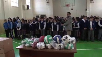 futbol okulu - Okullara spor malzemesi yardımı - ELAZIĞ Videosu