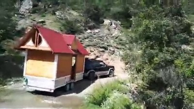 egimli arazi - Doğada yaşam özlemini ahşap karavanıyla dindiriyor - GÜMÜŞHANE  Videosu