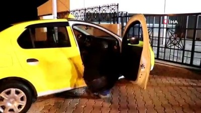 kadin cantasi -  Elektroşokla taksi gasp eden kadın adliyeye sevk edildi  Videosu