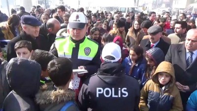 trafik egitimi - 'Öncelik hayatın, öncelik yayanın' kampanyası - HAKKARİ/ŞIRNAK/MUŞ Videosu