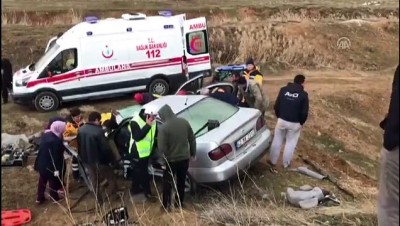 amed - Otomobil şarampole devrildi: 5 yaralı - KONYA  Videosu