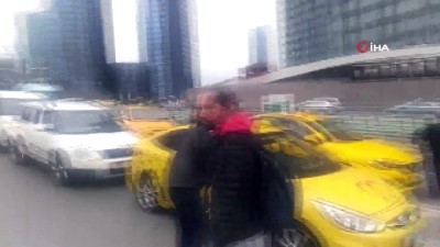 taksi ucreti -  Taksicinin pişkinliği bu kadarına da pes dedirtti  Videosu