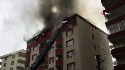 cati kati -  Giresun’da bir evin çatı katında çıkan yangın söndürülmeye çalışılıyor Videosu