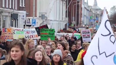 liseli ogrenci - Hollanda'da öğrencilerden iklim protestosu - LAHEY Videosu