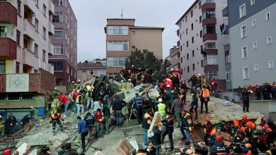 İstanbul'da çöken binada hayatını kaybedenlerin sayısı 10'ya yükseldi