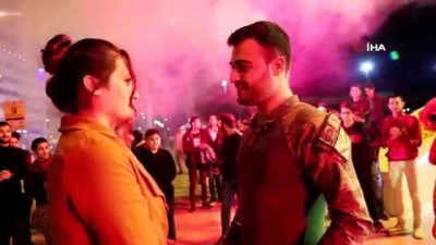 evlilik teklifi -  Mehmetçik'ten sürpriz evlenme teklifi  Videosu