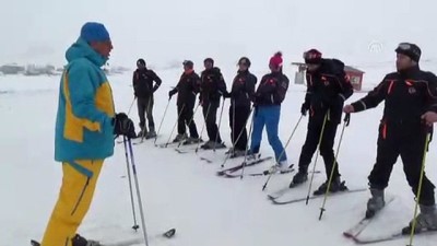 Muş'ta AFAD personeline kayak eğitimi verildi