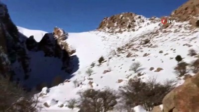 teror orgutu -  PKK/KCK'ya ait sığınakta 1 adet AK-47 Kalaşnikof piyade tüfeği ile yaşam malzemesi ele geçirildi  Videosu