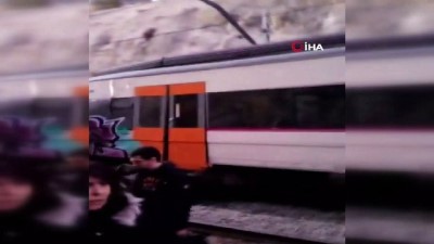 gesi -  - Barselona’da iki tren çarpıştı en az 1 ölü Videosu