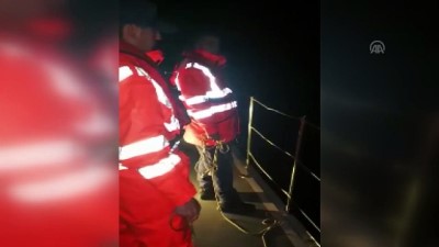 Denizde sürüklenen teknedeki kaçaklar kurtarıldı - MUĞLA 