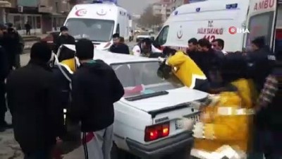  Elbistan'da iki otomobil çarpıştı: 4 yaralı
