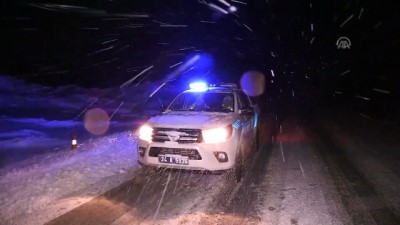 is makinesi - Erzincan'da ulaşıma kar ve tipi engeli  Videosu