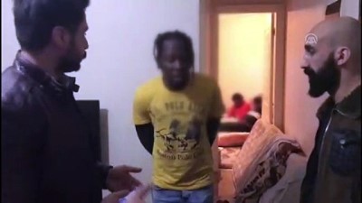 polis kamerasi - Göçmen kaçakçılığı şebekesinin kasası dansçı çıktı - İZMİR  Videosu