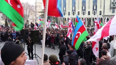 helikopter - Hocalı katliamının Ermeni failinin heykeline protesto - TİFLİS Videosu