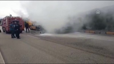 emniyet seridi - Kırıkkale'de kömür tozu yüklü tırda yangın Videosu