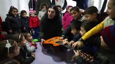 muhabir - Sanatçı Kekilli, Suriye'de sığınmacı kamplarını ziyaret etti - AZEZ Videosu