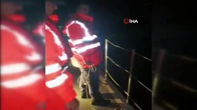 istankoy -  Tekneleri arızalanan göçmenleri Sahil Güvenlik kurtardı  Videosu
