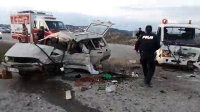  İzmir’de iki araç kafa kafaya çarpıştı: 1 ölü, 3 yaralı