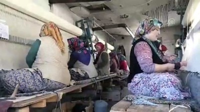 muhabir - Manisalı kadınların dokuduğu halılar 30 ülkeye ihraç ediliyor - MANİSA  Videosu