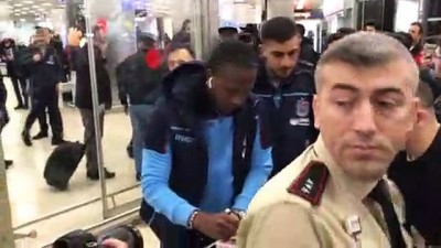 takim otobusu - Trabzonspor kafilesini taraftarlar karşıladı - İSTANBUL Videosu