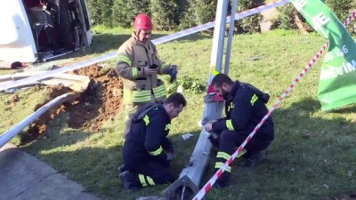 Bayrampaşa'da servis minibüsü devrildi: 11 yaralı - İSTANBUL 