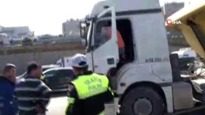 damperli kamyon -  TEM Otoyolu'nda damperli kamyon ile kamyonet çarpıştı  Videosu