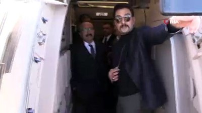  Vali Atik, havaalanında test uçuşlarını inceledi