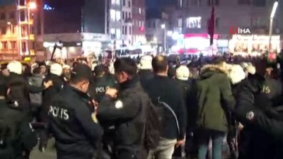 polis mudahale -  Taksim'de izinsiz gösteri yapmak isteyen gruba polis biber gazı ile müdahale etti Videosu
