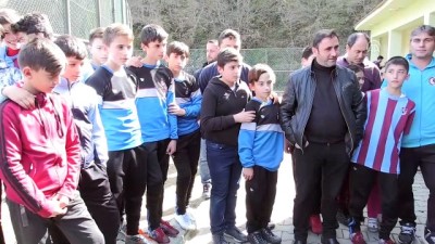 futbol okulu - Ünal Karaman'dan futbol okuluna ziyaret - ARTVİN  Videosu