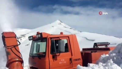 karla mucadele -  10 Metrelik karla mücadele turistler için  Videosu