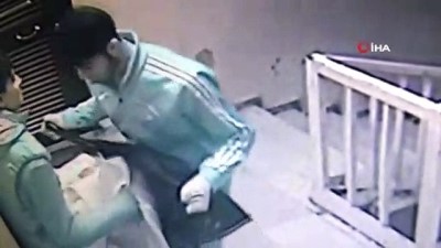 kacis -  Hırsızların rahatlığı pes dedirtti: Bina demirlerinde kaydılar, alarma aldırış etmeden hırsızlık yaptılar  Videosu