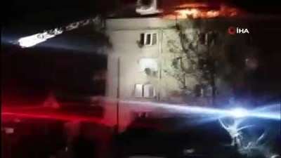  Sultangazi'de korkutan çatı yangını