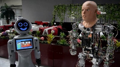 insansi robot -  Yerli robotlar arasında teknoloji sohbeti Videosu