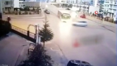 korkuluk -  Başkent’te EGO otobüsü araca çarptı: 2 ölü 3 yaralı  Videosu