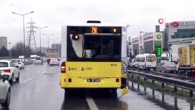 trafik yogunlugu -  Küçükçekmece'de midibüs halk otobüsüne çarptı: 2 yaralı Videosu