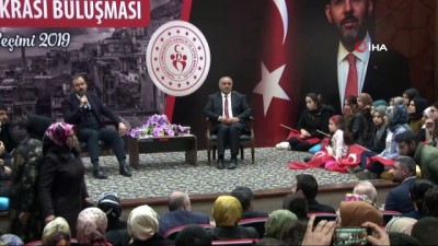yerel secim -  Bakan Kasapoğlu’na Kızıltepe’de Türk Bayraklı coşkulu karşılama  Videosu