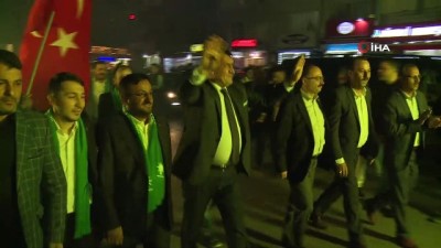 muhalefet -  Emek'te ilgiyle karşılanan Mustafa Dündar muhalefete yüklendi  Videosu