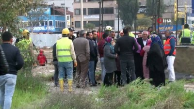 insaat alani -  Göçük altındaki işçilerin yakınlarından tepki Videosu