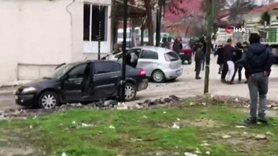 kis saati -  Jandarmadan kaçarken önce polis aracına, ardından eczane duvarına çarptı Videosu