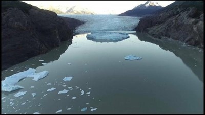 agony - Şili'deki Grey Buzulu'ndan 3 futbol sahası büyüklüğünde parça koptu Videosu