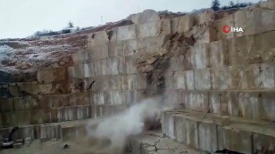 toprak kaymasi - Tonlarca mermer saniyeler içerisinde un ufak oldu Videosu