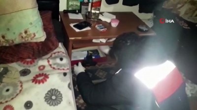 cephane -  Uyuşturucu baskını yapılan evde cephanelik çıktı  Videosu