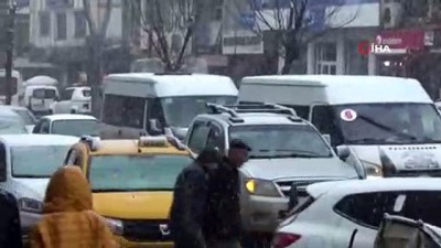 karla mucadele -  Hakkari’de lapa lapa kar yağışı  Videosu