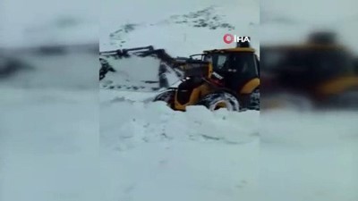 karla mucadele -  İran sınırında karla mücadele çalışması  Videosu