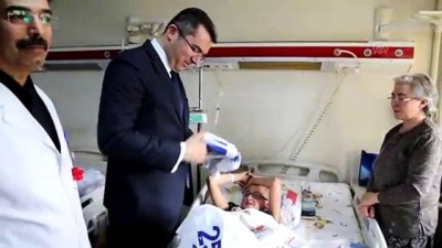 saglik reformu - Vali Memiş Tıp Bayramında sağlıkçı ve hasta çocukların gönlüne dokundu - ERZURUM Videosu